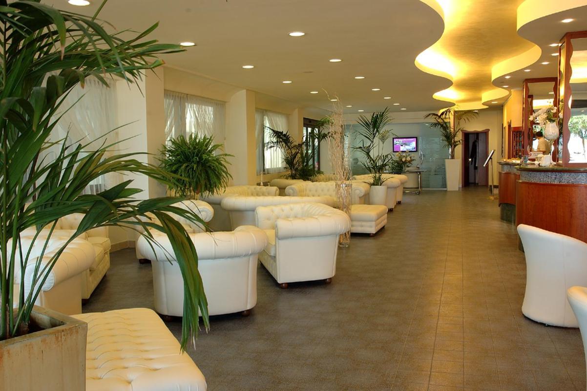 Hotel Foschi-Peninsula Bellaria-Igea Marina Exteriör bild