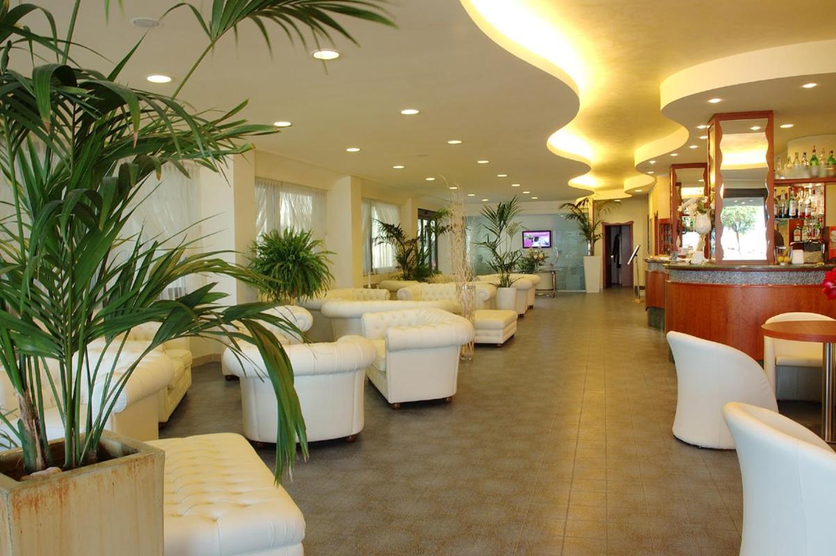 Hotel Foschi-Peninsula Bellaria-Igea Marina Exteriör bild