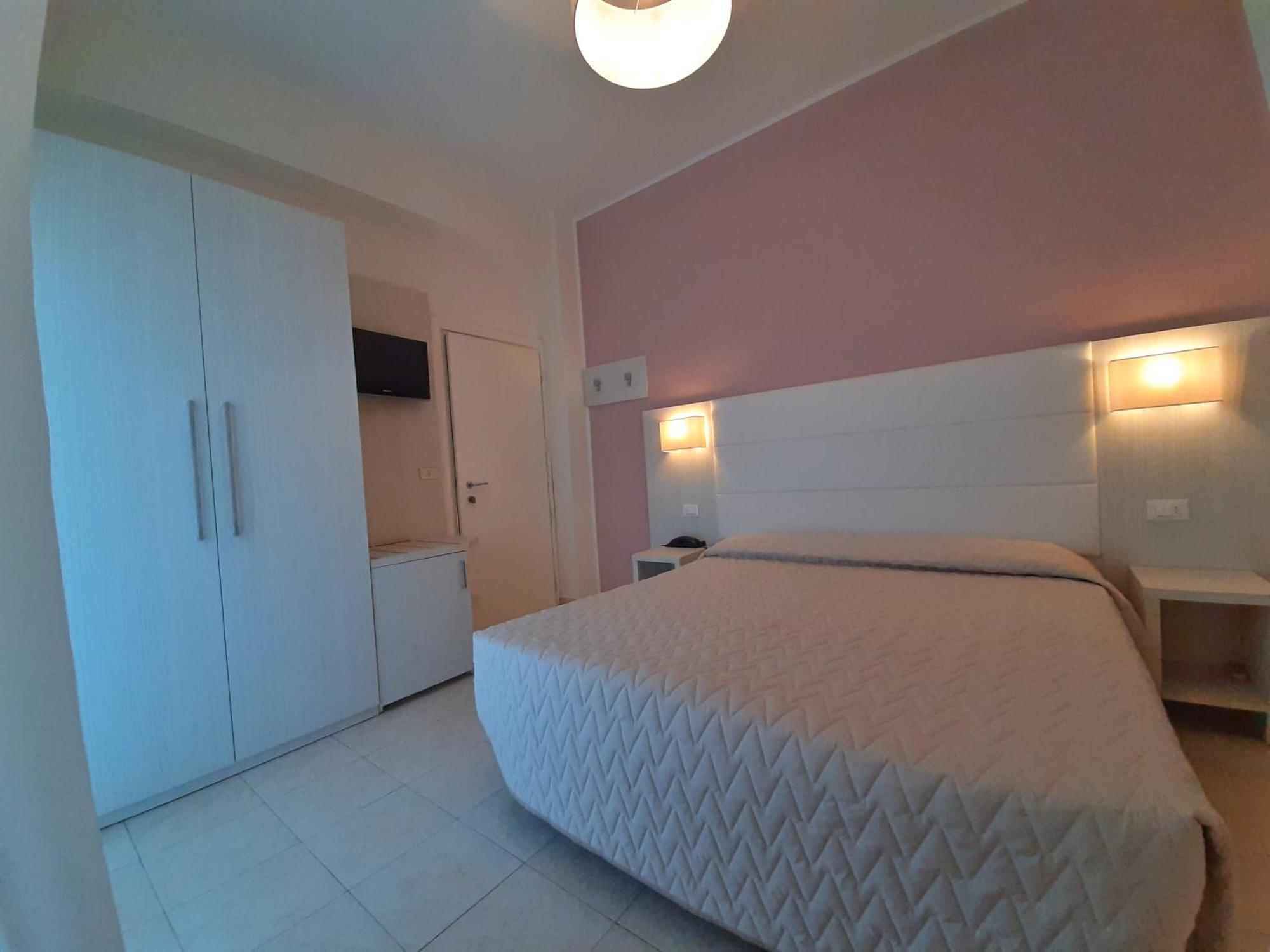 Hotel Foschi-Peninsula Bellaria-Igea Marina Exteriör bild