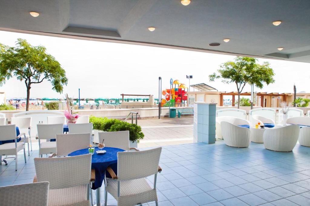 Hotel Foschi-Peninsula Bellaria-Igea Marina Exteriör bild