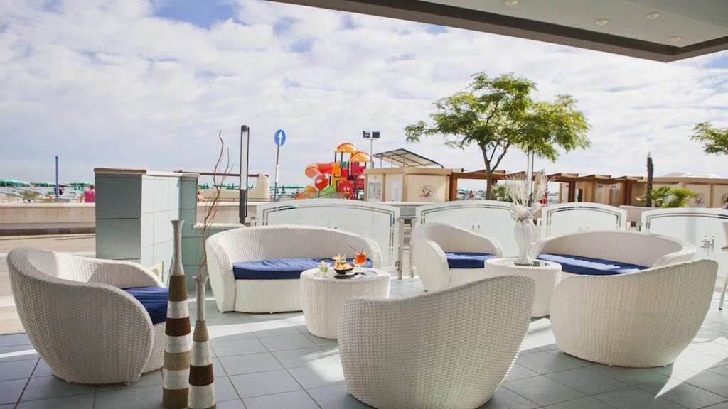 Hotel Foschi-Peninsula Bellaria-Igea Marina Exteriör bild